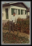 1970 : Julien dans le jardin à Pussay (91)